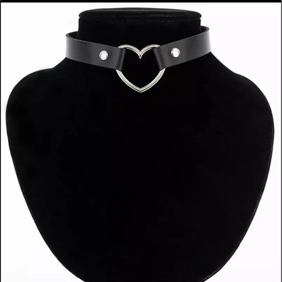 Leather Heart  Choker- Black Color - Picture 3 of 6